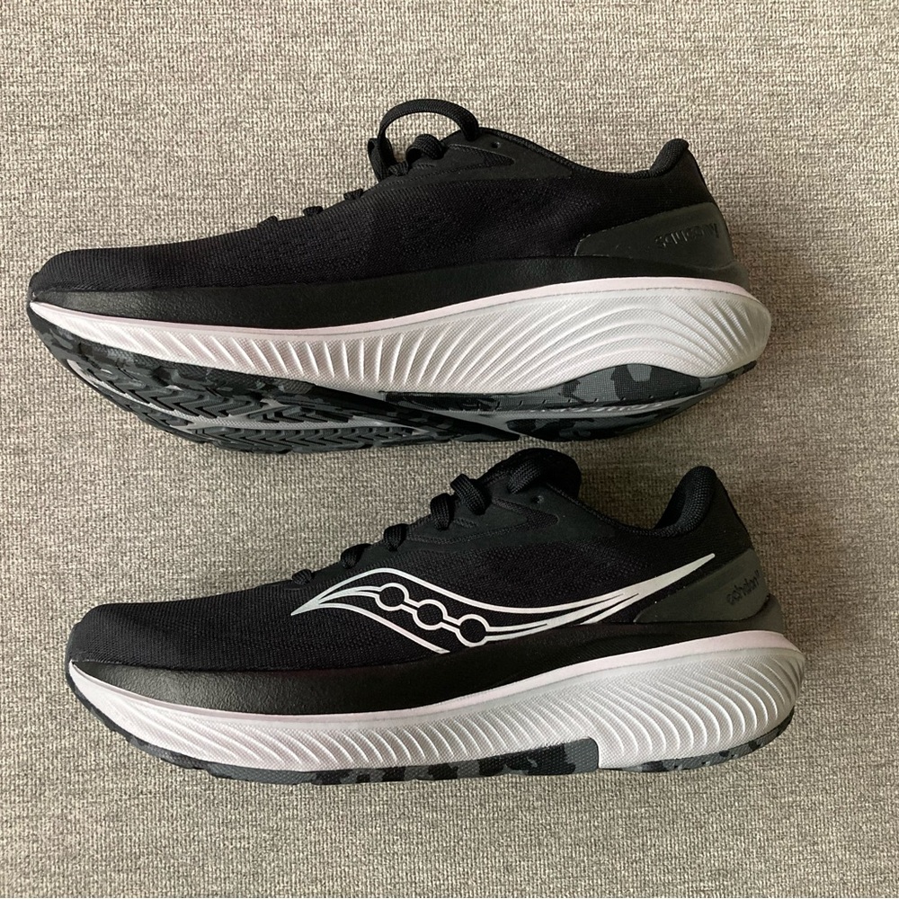 BNIB “Saucony Echelon 10” Women's Black and Silver Running Shoes Size 7.5